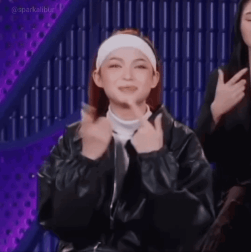 Excited Clapping Ppop Bini Gwen GIF