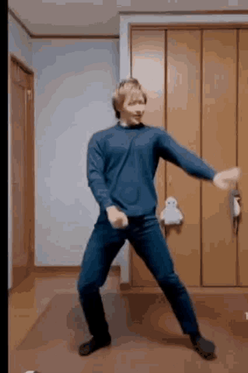 Fan Dance Asian Guy Funny Dancing GIF