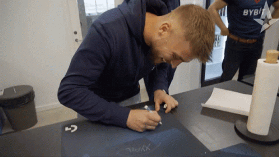 Fan Signing Autograph K0nfig Astralis Esports GIF
