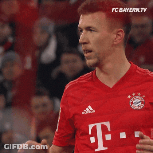 FC Bayern Soccer Player Applauding Crowd GIF