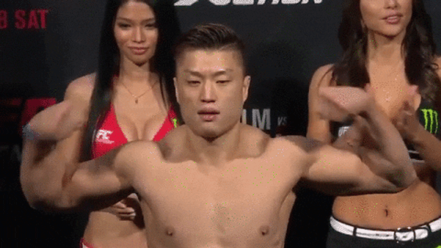 Fighter Dongi Yang Flexing Muscle Growth GIF
