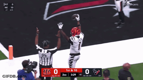 Football Game Bengals Vs Hurricanes GIF