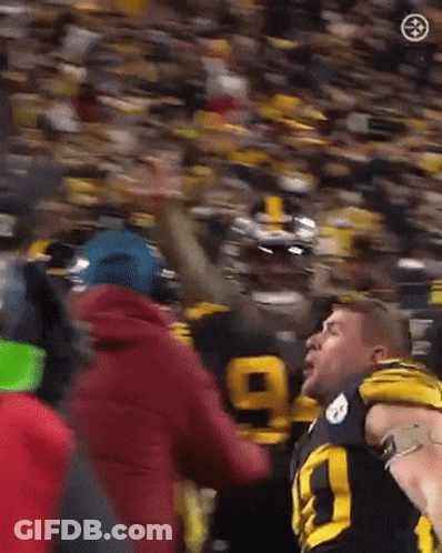 Football Player In Black And Yellow Jersey Number 9 GIF