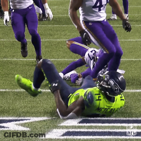 Football Player In Green Jersey Number 22 GIF