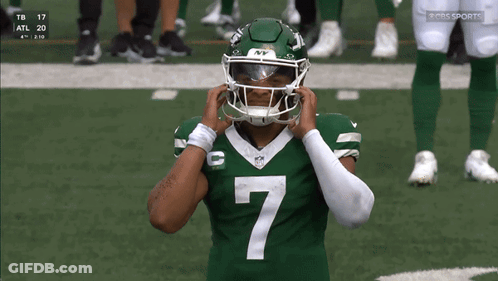 Football Player In Green Jersey Number 7 GIF