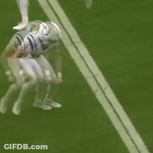 Football Player In Green Jersey Number 7 GIF