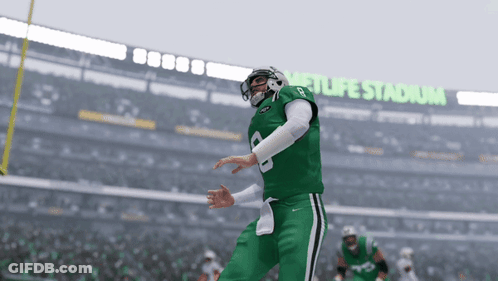 Football Player In Green Jersey Number 8 GIF