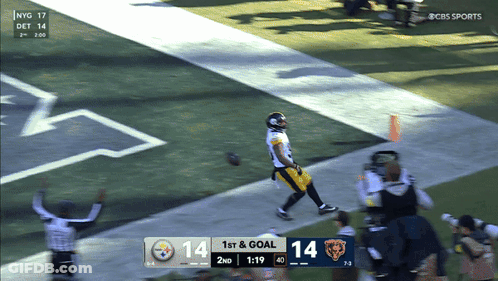 Football Player In Number 10 Jersey GIF