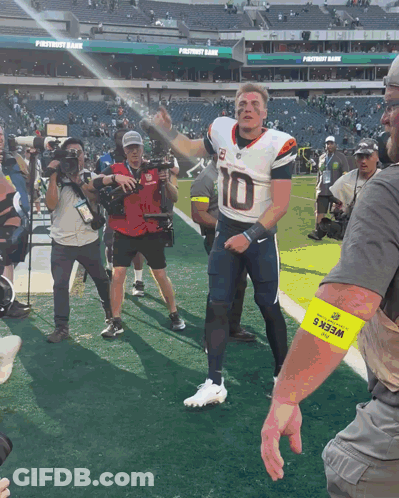 Football Player In Number 10 Jersey On Field GIF