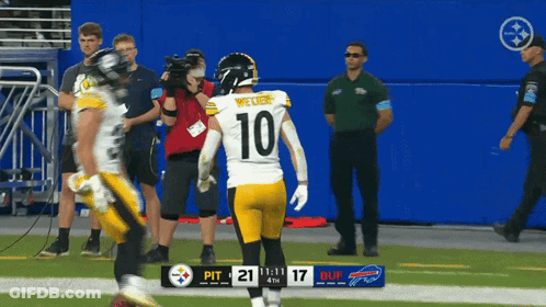 Football Player In Number 10 Jersey GIF