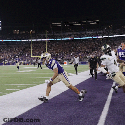 Football Player In Number 4 Jersey Running GIF