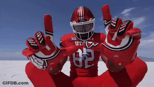 Football Player In Red Uniform Number 62 GIF