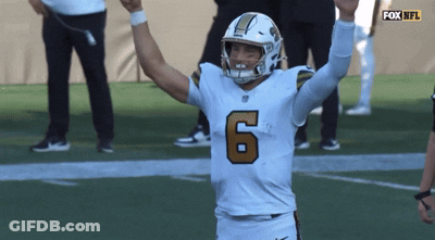 Football Player In White Jersey Number 6 GIF