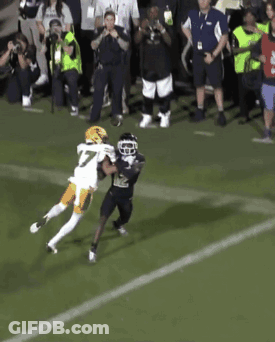Football Player In White Jersey Number 7 GIF