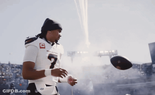 Football Player In White Jersey Number 7 GIF