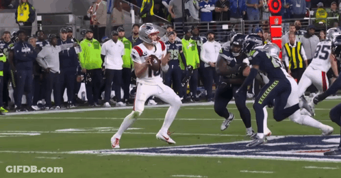 Football Player Number 39 Running With Ball GIF