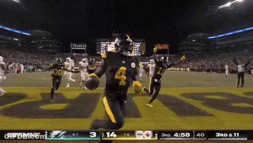 Football Player Number 4 Running With Ball GIF