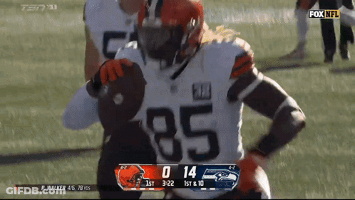 Football Player Number 85 Running With Ball GIF