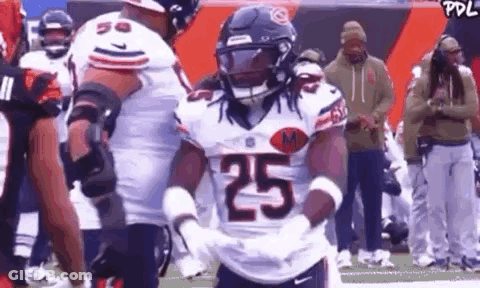 Football Player With Number 25 In White Jersey GIF
