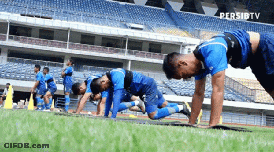 Football Players Practicing In The Feld GIF