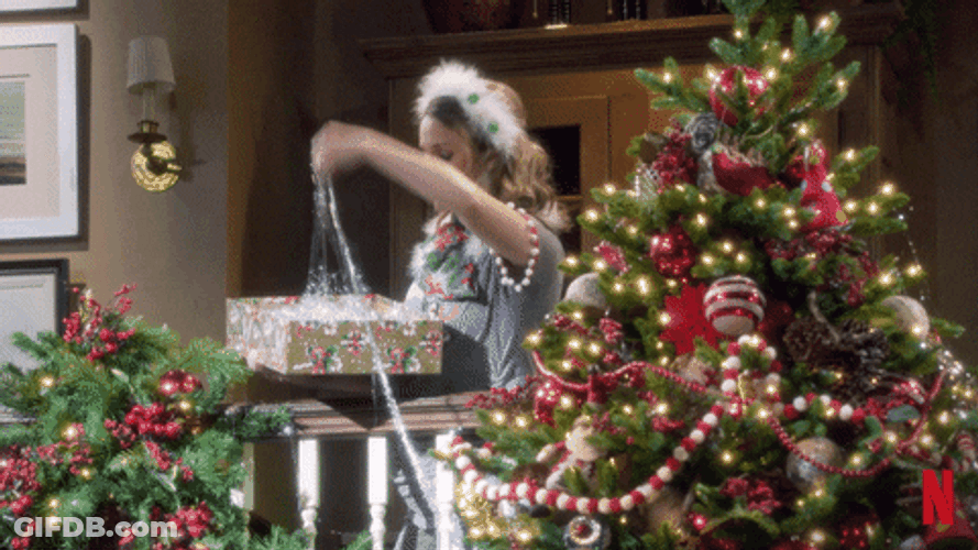 Fuller House Decorating A Christmas Tree GIF
