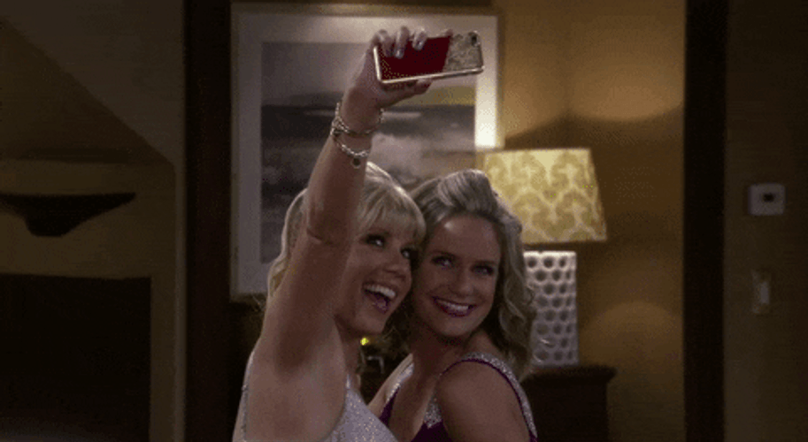 Fuller House Friends Selfie GIF