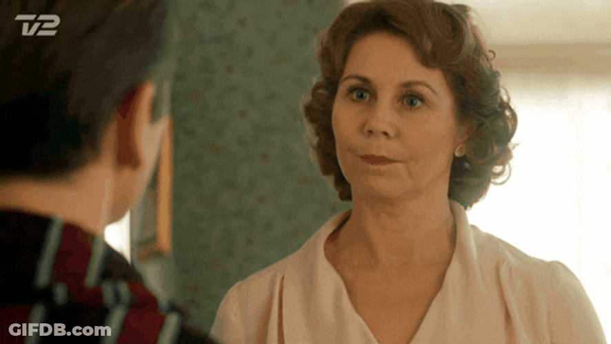 Funny Smile Awkward Lady Badehotellet GIF