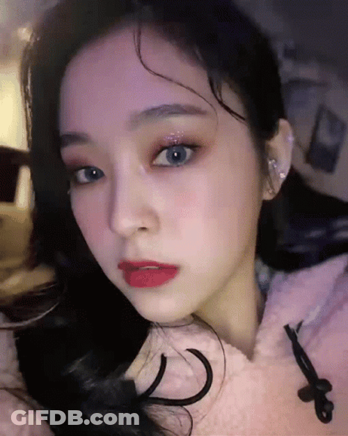 Gahyeon Eye Brow Raise GIF