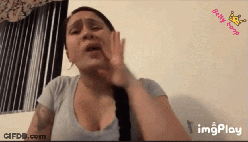 Game Blouses Lady Vlogger GIF