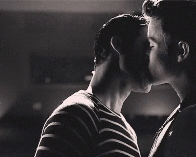 Gay Kiss Blaine Kurt Glee GIF