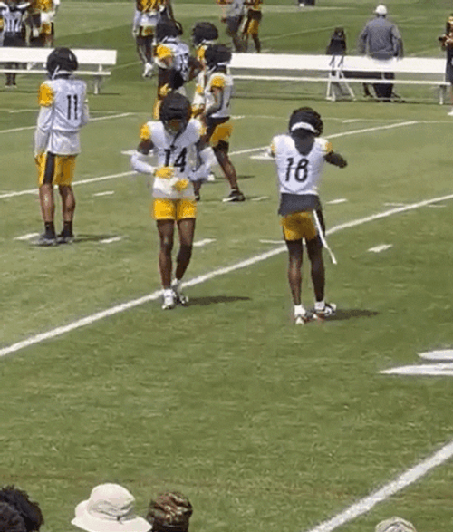George Pickens Right Foot Creep GIF