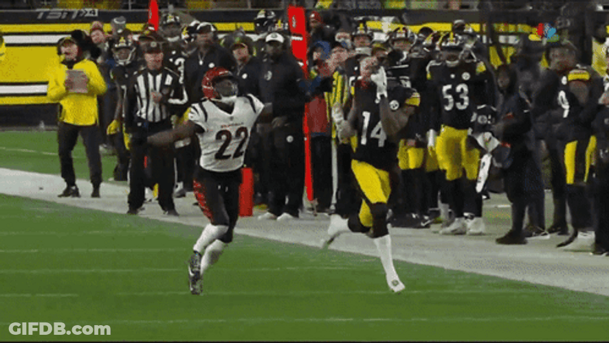 George Pickens Runs Fast GIF