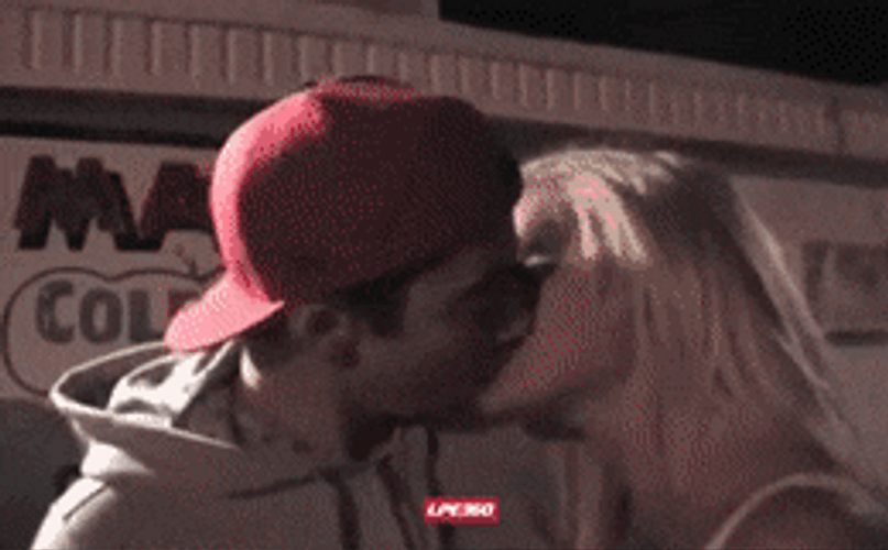 Gf Caught Bf Cheating GIF