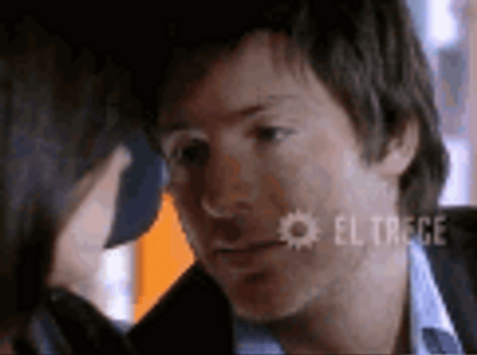 Girl Rejects Beso GIF