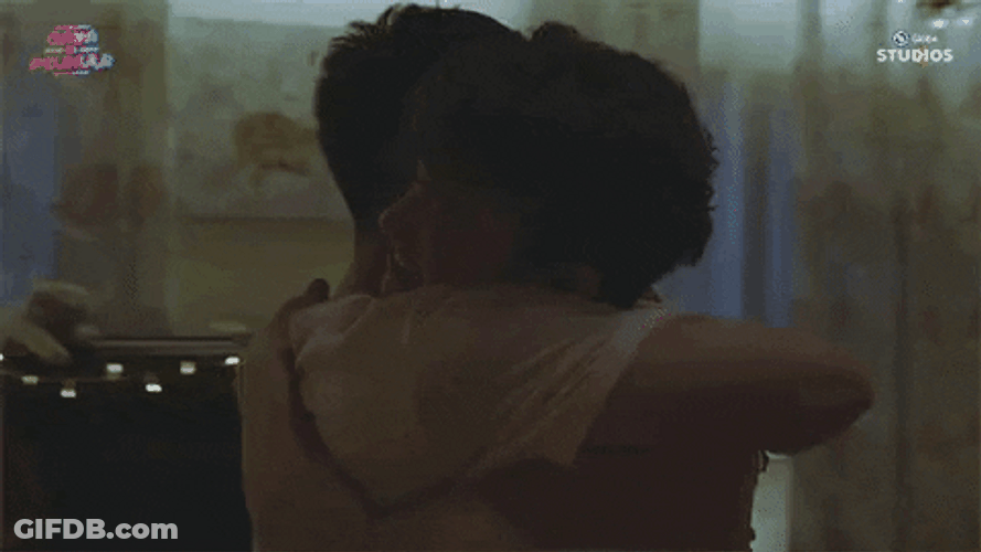 Globe Studios Gaya Sa Pelikula Gay Hug GIF