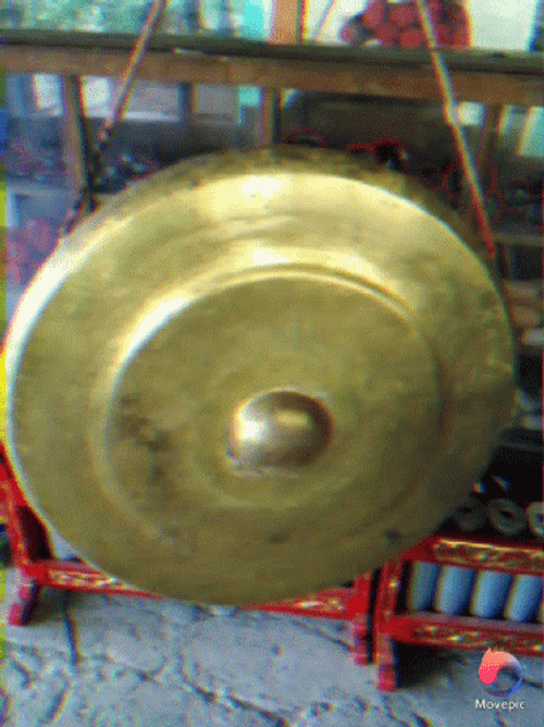 Gong Shaking Glitch Effect GIF