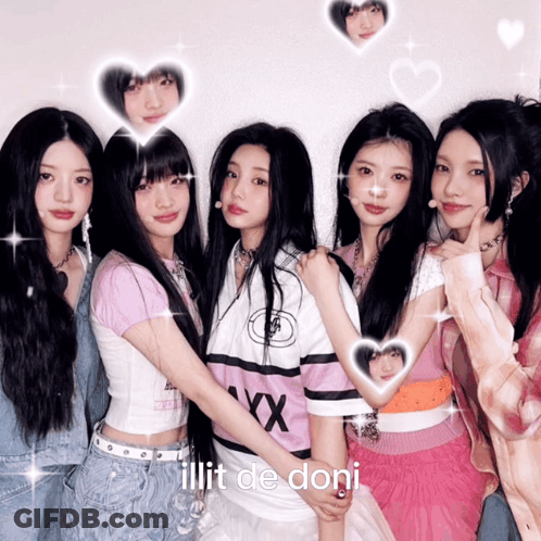 Group Of Girls Posing With Hearts Illit De Doni GIF