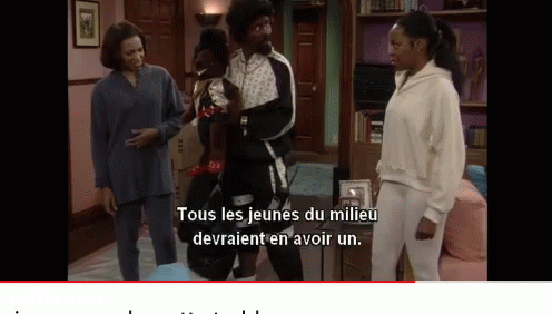 Group Of People In Living Room Tous Les Jeunes Du Milieu Devraient En Avoir Un GIF