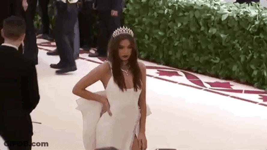 Hailee Steinfeld Posing GIF