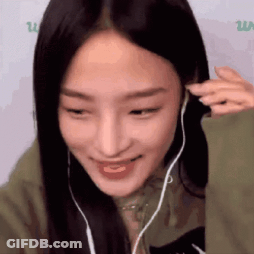 Hair Tuck NewJeans Minji GIF
