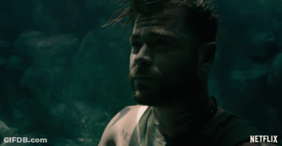 Holding Breath Underwater Chris Hemsworth GIF