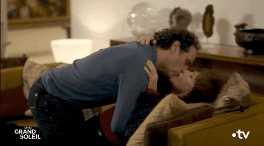 Hot Love Couple Kiss Un Si Grand Soleil GIF