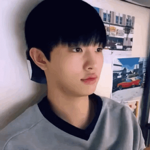 Hyeop Lee Side Eye Look GIF
