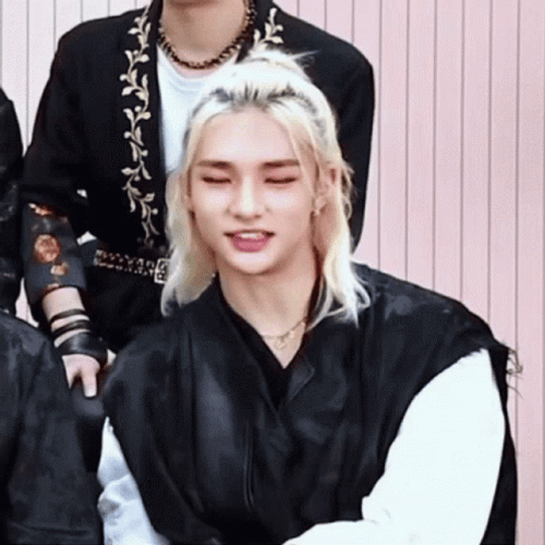 Hyunjin Stray Kid Shaking Head GIF