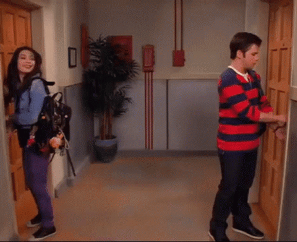 Icarly Carly Shay Experiencing Flashbang GIF