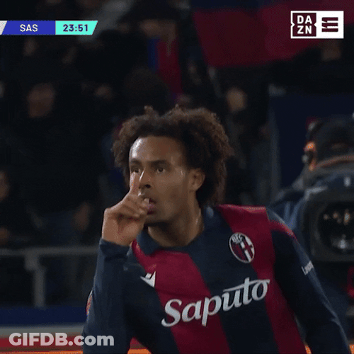 Joshua Zirkzee Points At Something GIF