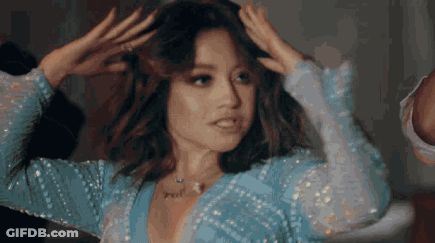 Karol Sevilla GIF