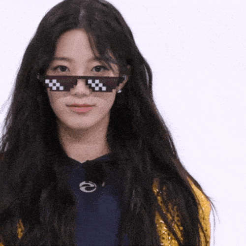 Kazuha Le Sserafim GIF