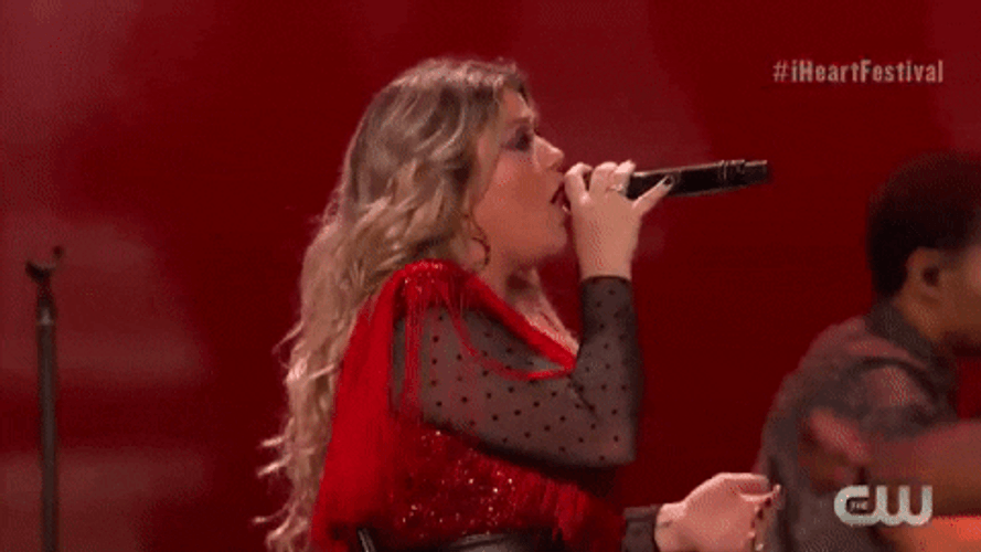 Kelly Clarkson I Heart Festival Performing GIF