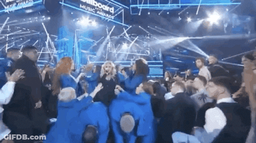 Kelly Clarkson Perform With Back Up Dancers GIF